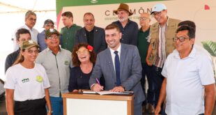 Governador em exercício, Nicolau Júnior prestigia assinatura de convênio para implantação de duas indústrias de café