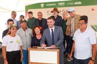 Governador em exercício, Nicolau Júnior prestigia assinatura de convênio para implantação de duas indústrias de café