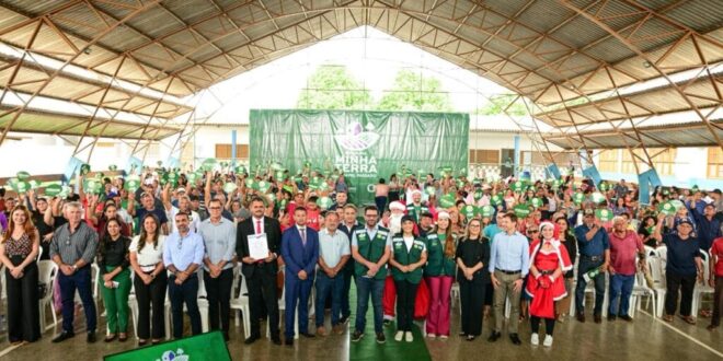 Governo do Acre entrega 200 títulos definitivos no Bujari
