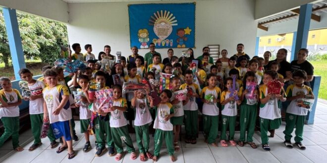 Campanha solidária da SEE leva brinquedos a alunos de escolas em áreas de difícil acesso