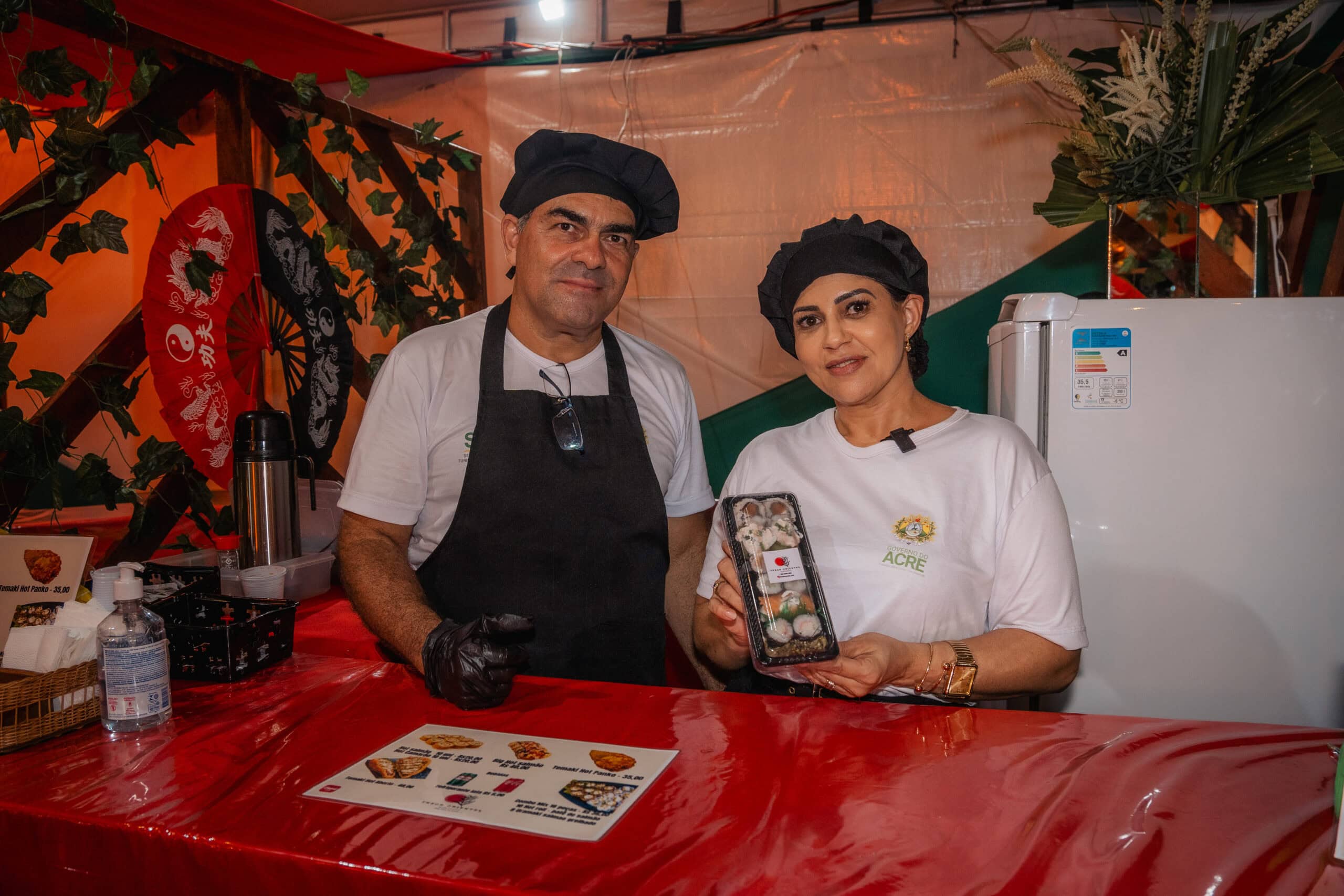 Para apoiar estudos da filha no curso de medicina, casal investe em culinária oriental e estreia na Feira Natalina