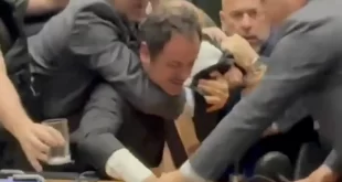Veja as imagens de Glauber sendo retirado por seguranças da Câmara