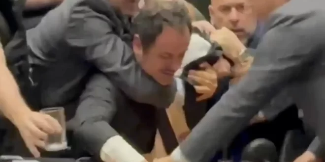 Glauber Braga é agredido covardemente e retirado da mesa diretora da Câmara