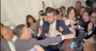 Polícia de Motta desfere chutes e socos em jornalistas na Câmara