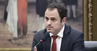 Glauber denuncia silenciamento após remoção à força da Mesa da Câmara