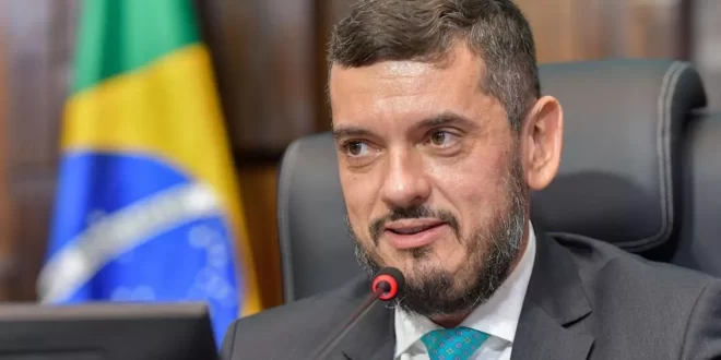 Moraes afasta Bacellar e impõe tornozeleira após decisão da Alerj