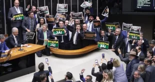 Bancada do Acre se divide na votação da redução de penas de condenados por tentativa de golpe de Estado