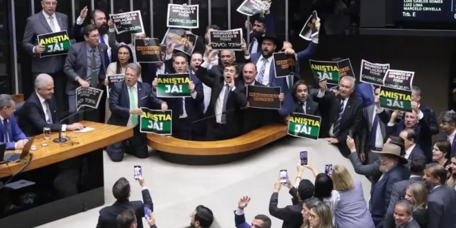 Bancada do Acre se divide na votação da redução de penas de condenados por tentativa de golpe de Estado