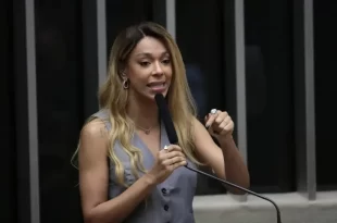 CCJ do Senado aprova fim da escala 6x1 e prevê jornada de 36h semanais