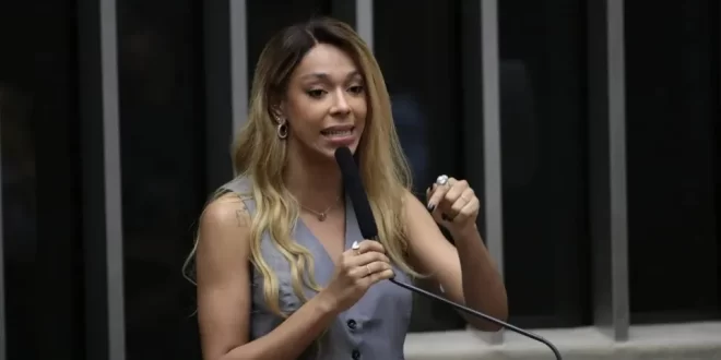 CCJ do Senado aprova fim da escala 6x1 e prevê jornada de 36h semanais