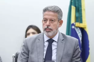 Motta desagrada a todos: Lira dispara crítica contra Hugo Motta e diz “está uma esculhambação”