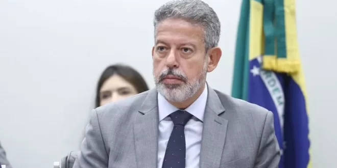 Motta desagrada a todos: Lira dispara crítica contra Hugo Motta e diz “está uma esculhambação”