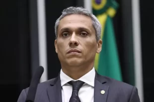 PF indicia Gustavo Gayer acusado de desvio da cota parlamentar