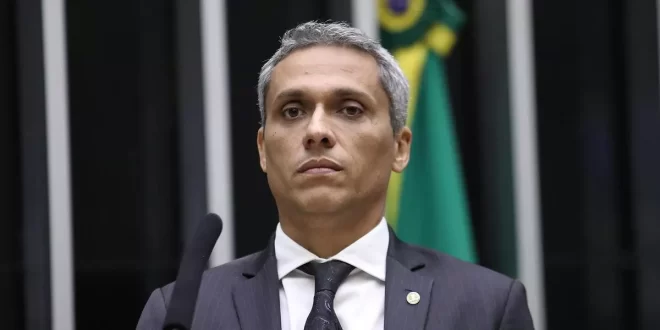 PF indicia Gustavo Gayer acusado de desvio da cota parlamentar