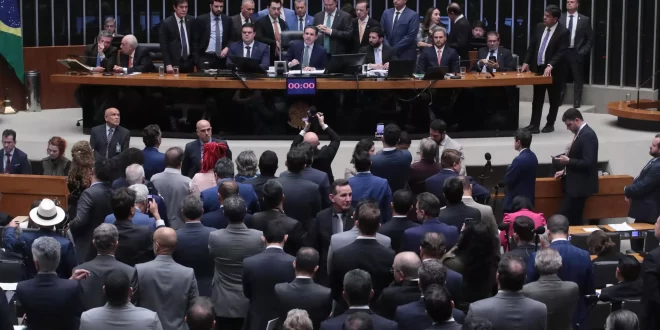 À nação brasileira: Câmara vem numa escalada de práticas incompatíveis com a democracia