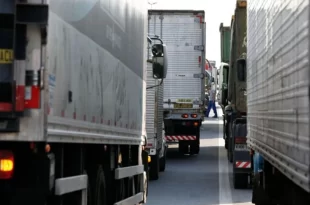 Líderes caminhoneiros rejeitam ideia de greve em apoio a Bolsonaro