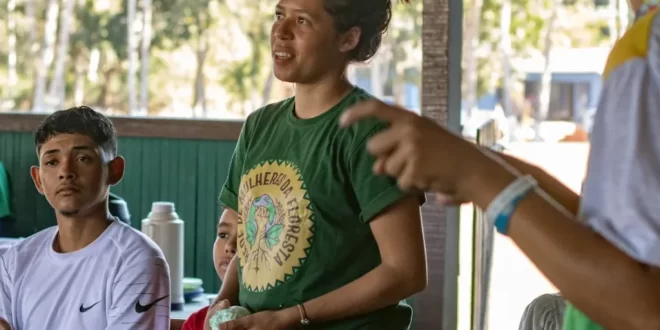 Seringueiras criam coletivo para manter jovens no campo: ‘O extrativista preserva a floresta’