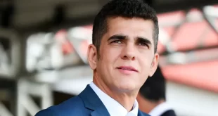 Deputado federal alvo de operação da PF joga celulares pela janela