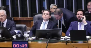 Ramagem, Zambelli e Eduardo têm salários suspensos, mas gabinetes seguem ativos e somam R$ 400 mil por mês