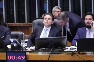 Ramagem, Zambelli e Eduardo têm salários suspensos, mas gabinetes seguem ativos e somam R$ 400 mil por mês