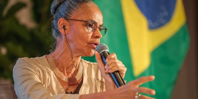 Marina Silva sofre fratura na coluna vertebral e é hospitalizada em Brasília