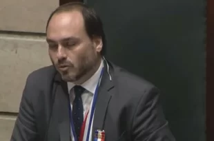 Carlos Bolsonaro ganha cargo no PL após renunciar ao mandato de vereador