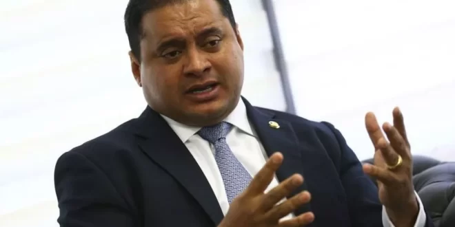 Fraude do INSS: PF faz buscas na casa do senador Weverton Rocha