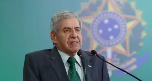 Moraes autoriza prisão domiciliar para general Heleno após laudo médico