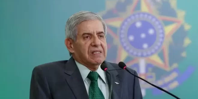 Moraes autoriza prisão domiciliar para general Heleno após laudo médico