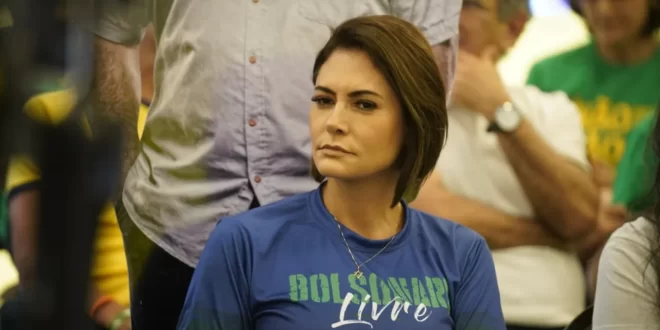 Aliados acusam Michelle de construir projeto paralelo ao bolsonarismo