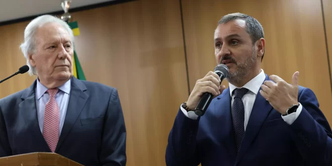 PF demite Anderson Torres e Ramagem após decisão do STF
