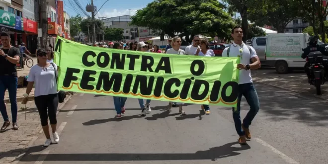 Onda de feminicídio: homem abandona corpo de mulher em carrinho de supermercado