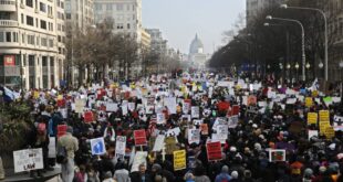Milhares vão às ruas dos EUA contra ameaças de Trump na America Latina