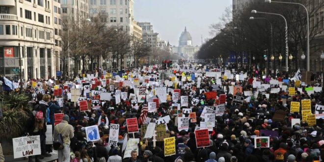 Milhares vão às ruas dos EUA contra ameaças de Trump na America Latina