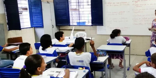 Educação básica pode adotar conteúdos obrigatórios contra misoginia
