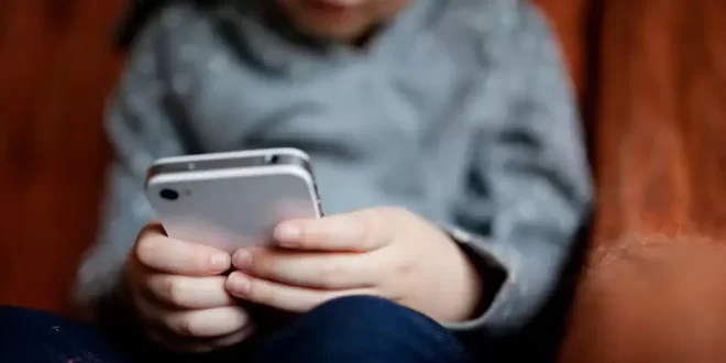 Austrália proíbe redes sociais para menores de 16 anos