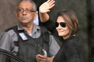 Michelle Bolsonaro se afasta do PL Mulher após candidatura de Flávio