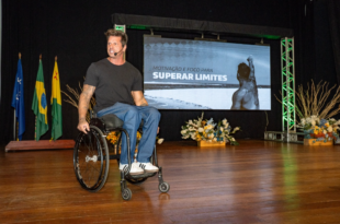 Com história de superação, palestra de Fernando Fernandes é sucesso de público em Cruzeiro do Sul