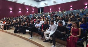 Mais de 100 estudantes concluem o ensino médio pela EJA em formatura no Teatro dos Náuas, em Cruzeiro do Sul