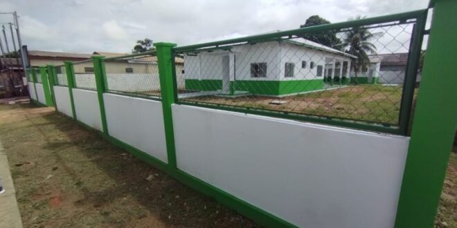 Deracre entra na fase final da obra da Casa do Produtor, em Sena Madureira