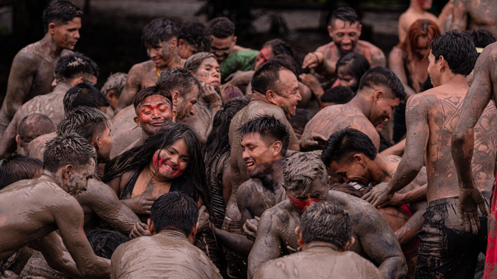 O renascimento cultural do Povo Shawãdawa pelo olhar fotográfico