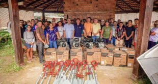 Perpétua Almeida garante 182 barcos e motores para ribeirinhos de 8 municípios do Acre