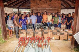 Perpétua Almeida garante 182 barcos e motores para ribeirinhos de 8 municípios do Acre