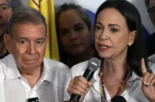 Maria Corina entrega sua medalha do Nobel à Trump mas não consegue mudar nada