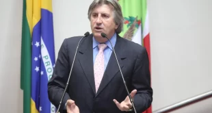 Prefeito de Camboriú chama de loucura a candidatura de Carluxo ao Senado em SC