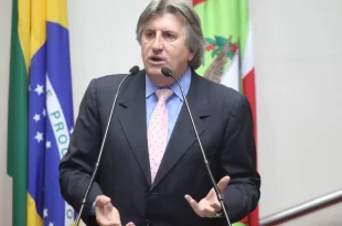 Prefeito de Camboriú chama de loucura a candidatura de Carluxo ao Senado em SC