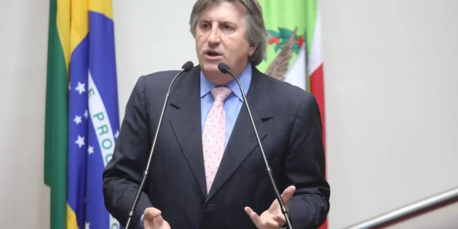 Prefeito de Camboriú chama de loucura a candidatura de Carluxo ao Senado em SC