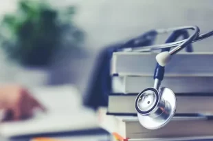 Mais de 100 cursos de Medicina receberam avaliação insatisfatória no Exame Nacional de Avaliação da Formação Médica
