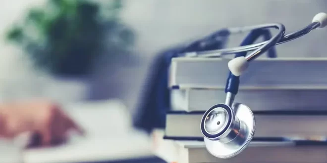 Mais de 100 cursos de Medicina receberam avaliação insatisfatória no Exame Nacional de Avaliação da Formação Médica