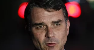 Clã Bolsonaro transforma escândalos em capital político e desafia os limites da democracia brasileira